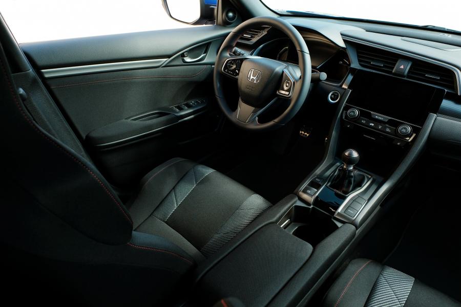Интерьер Honda Civic Si Coupe 2017 года  (NA) (фото 15 из 79)